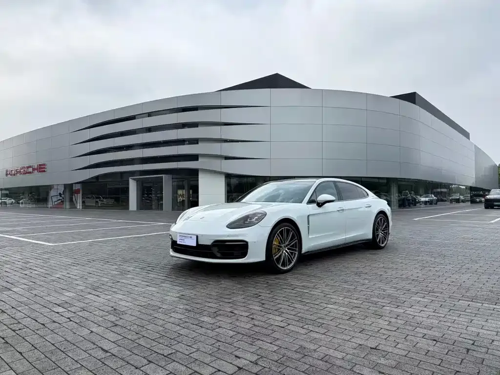 Porsche Panamera — фото 1