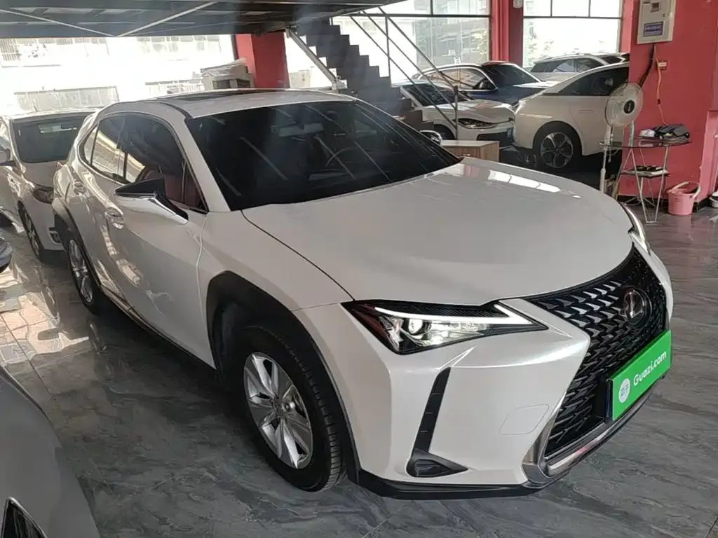 Lexus UX — фото 8