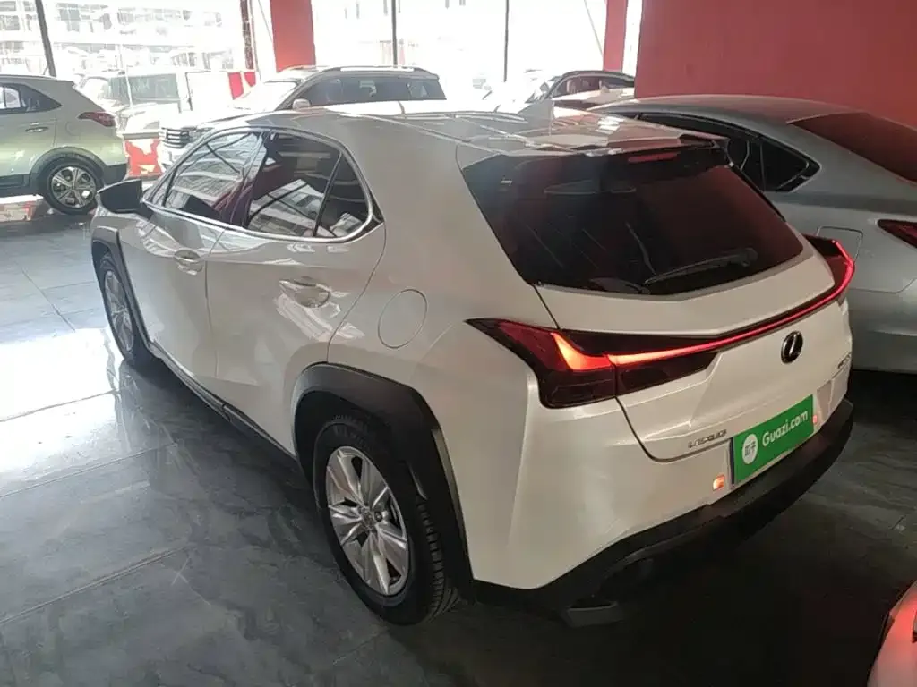 Lexus UX — фото 3