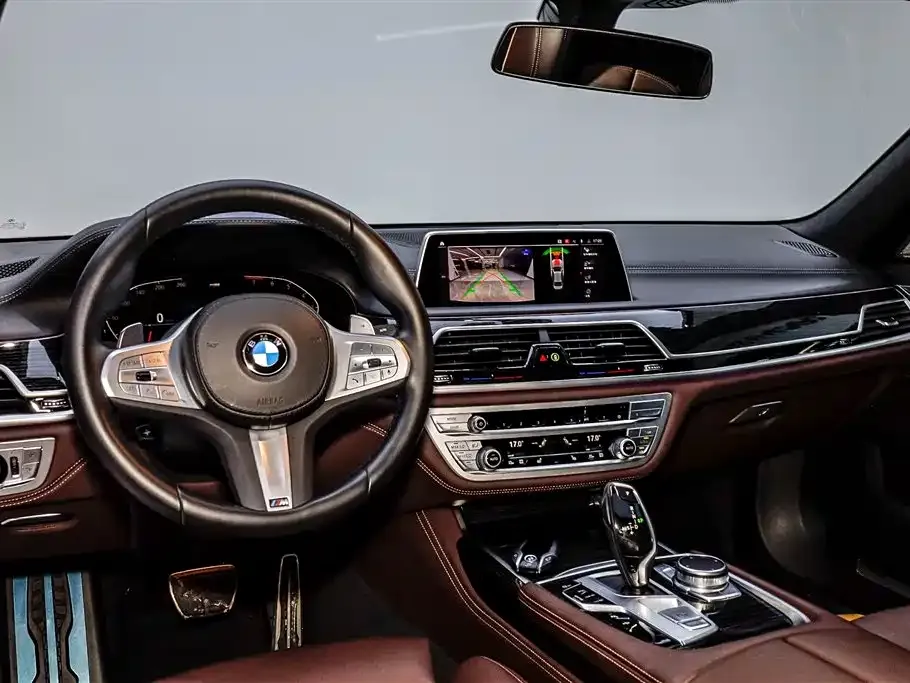 BMW 7 Series — фото 9