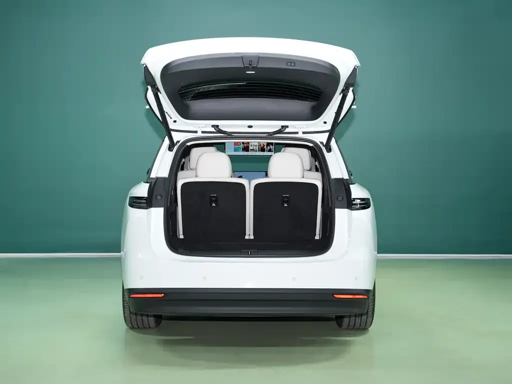 Li Auto i8 — фото 2