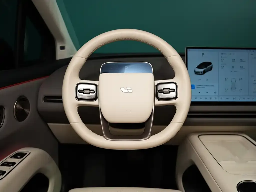 Li Auto i8 — фото 9