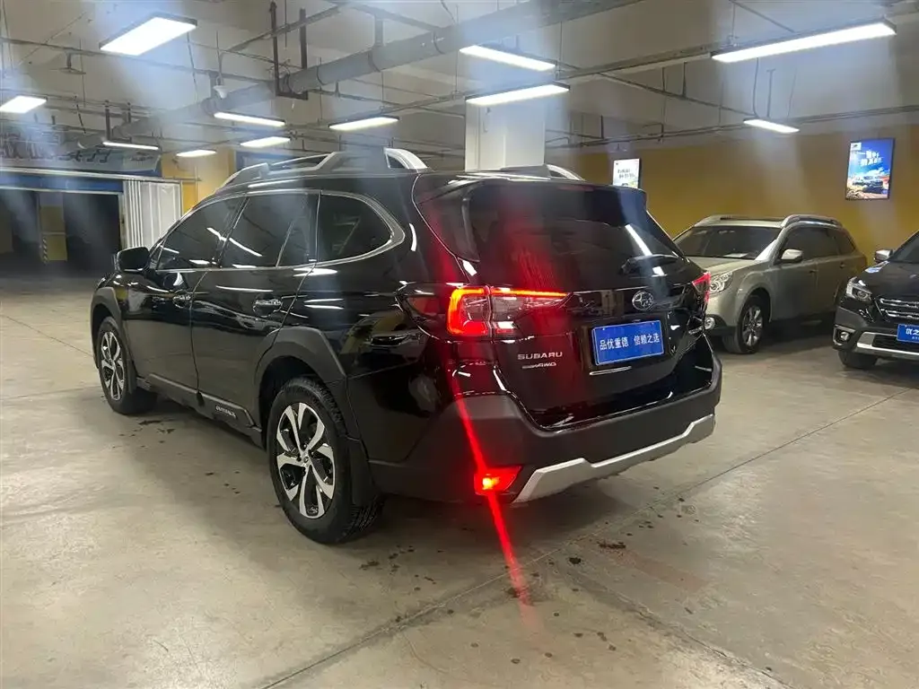 Subaru Outback — фото 5