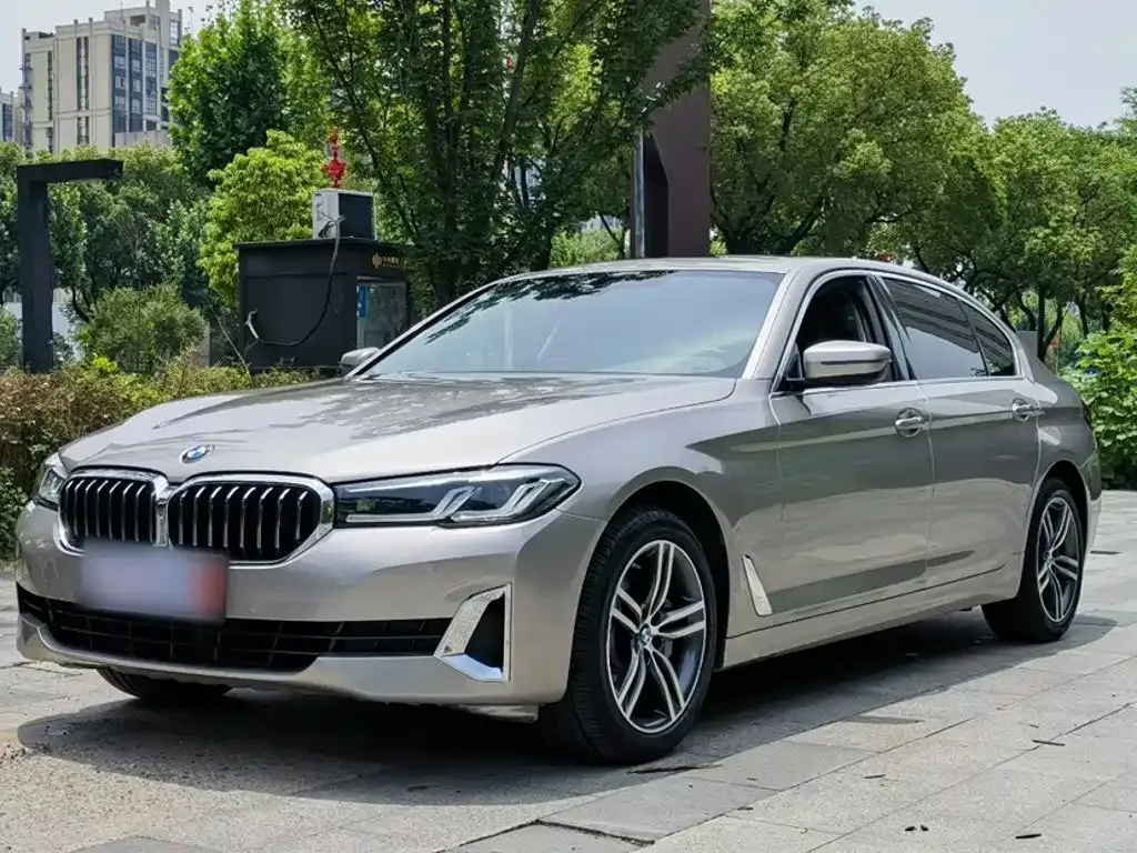 BMW 5 Series — фото 1