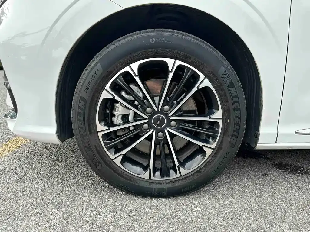 Roewe iMAX8 — фото 9