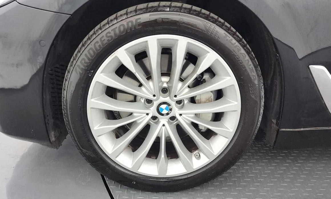 BMW 5-Series — фото 10