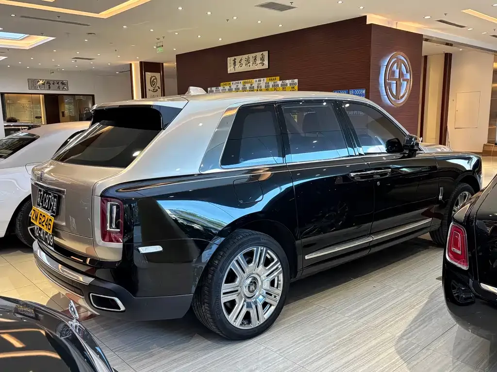 Rolls-Royce Cullinan — фото 10
