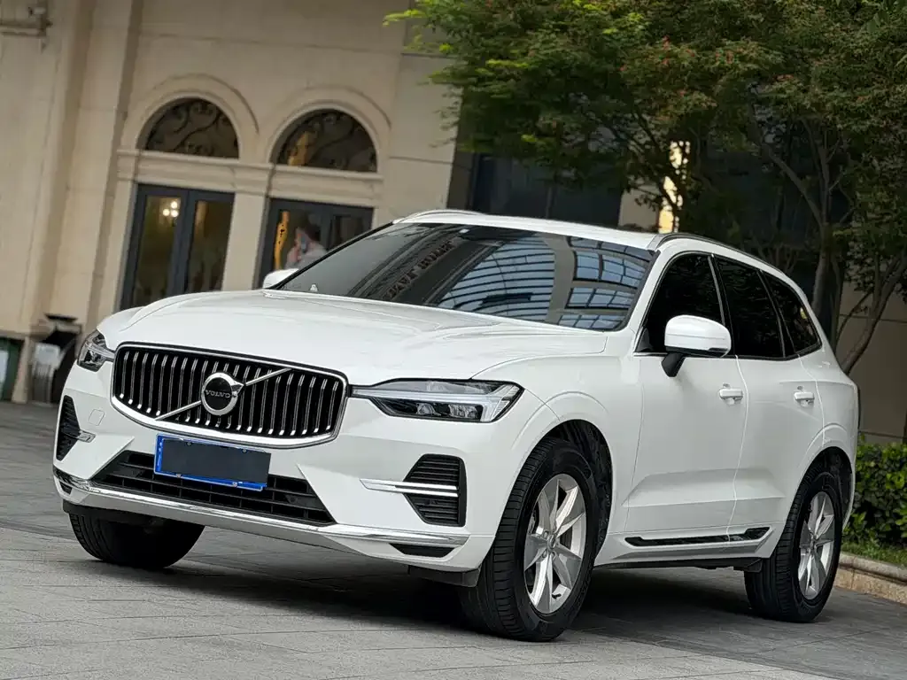 Volvo XC60 — фото 1