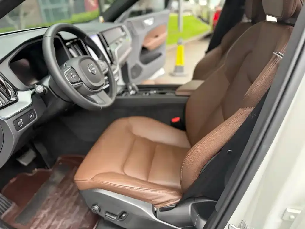 Volvo XC60 — фото 4