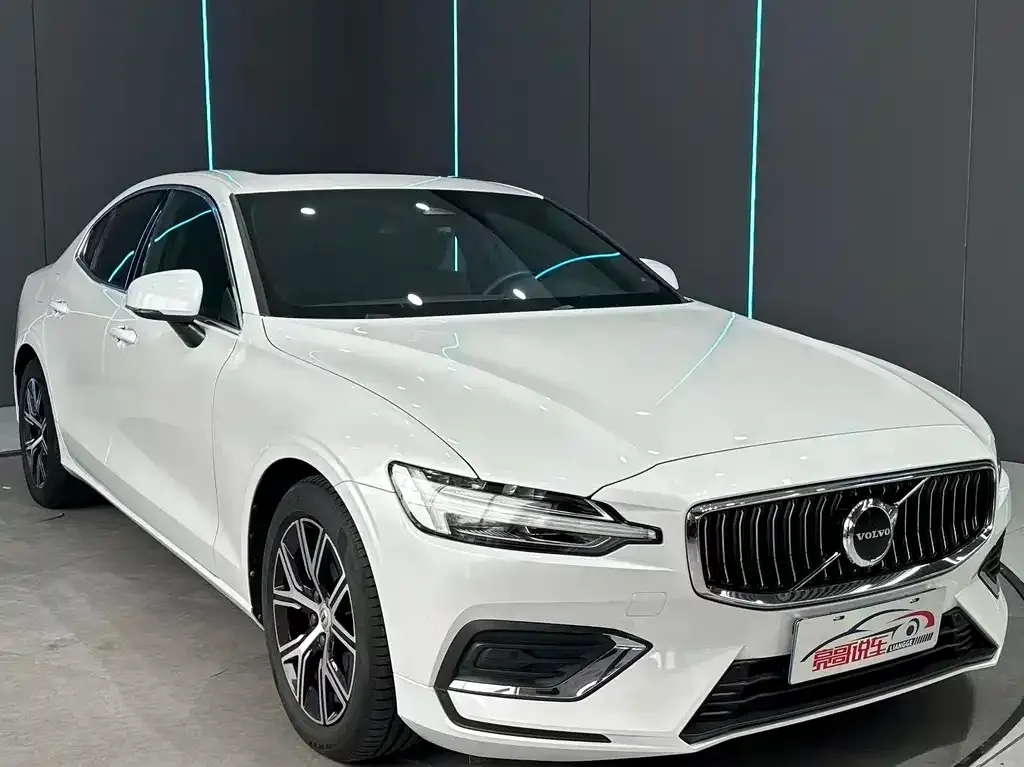Volvo S60 — фото 2