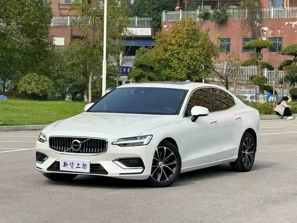 Volvo S60 — фото 1