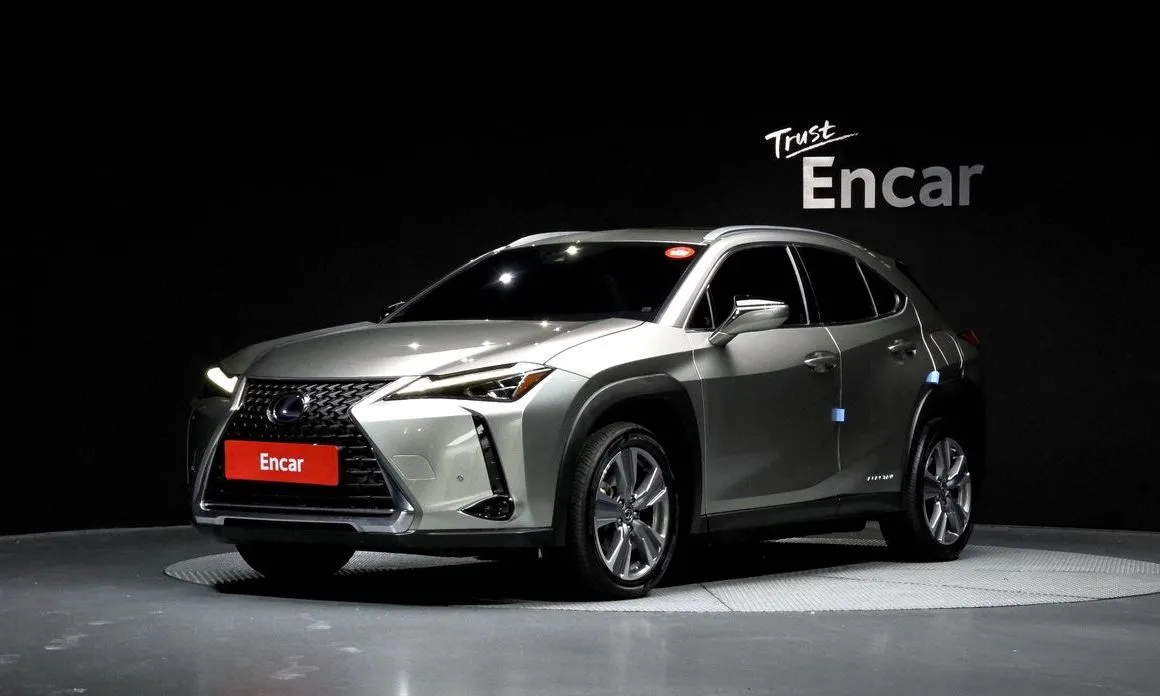 Lexus UX — фото 1