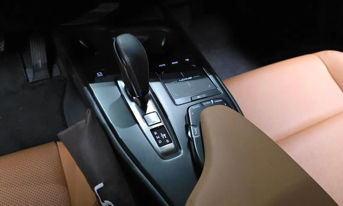 Lexus UX — фото 10