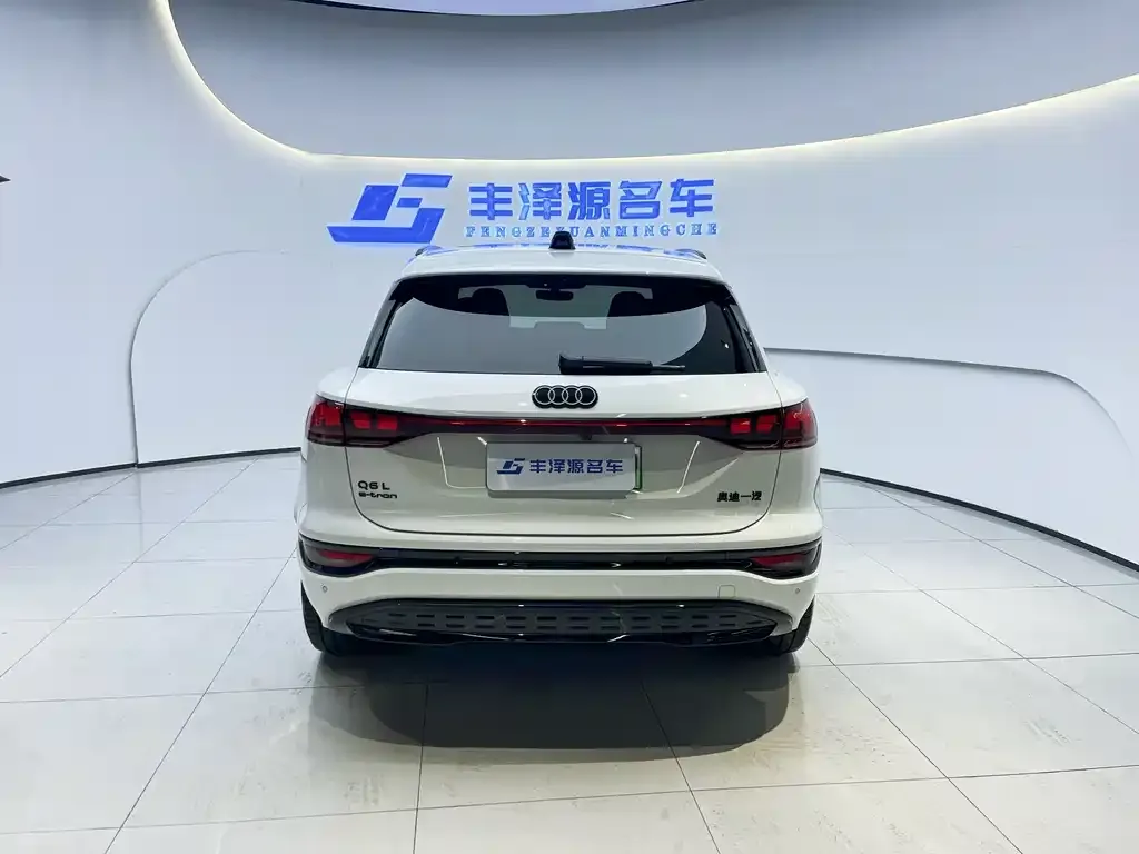 Audi Q6L e-tron — фото 2