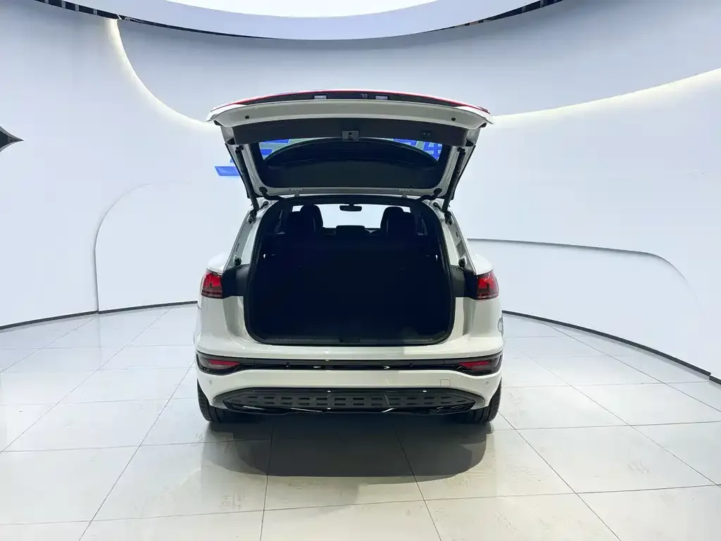 Audi Q6L e-tron — фото 4