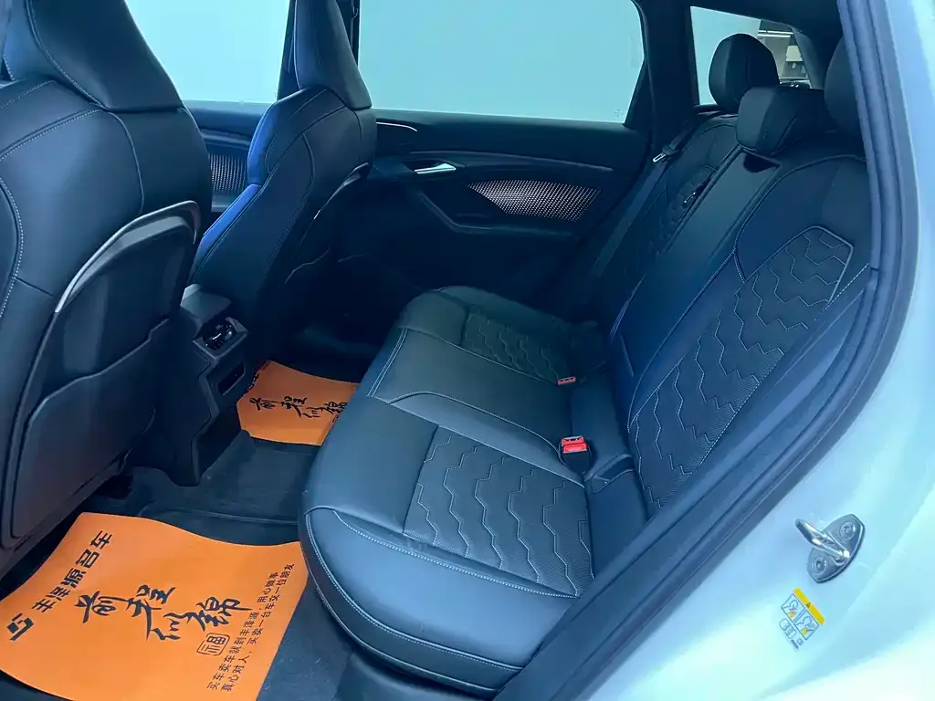 Audi Q6L e-tron — фото 10