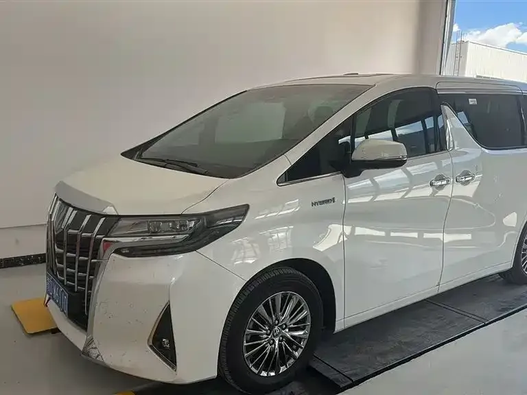 Toyota Alphard — фото 2
