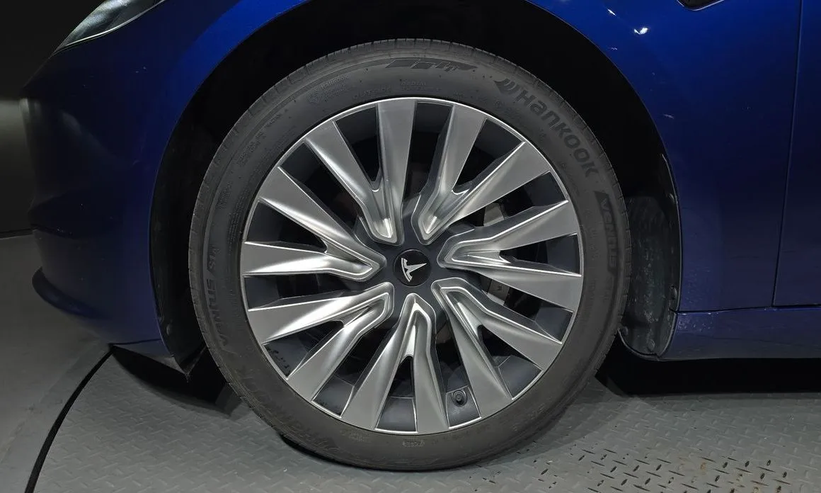 Tesla Model 3 — фото 4