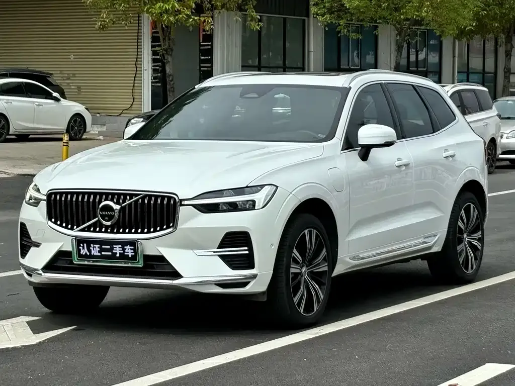 Volvo XC60 PHEV — фото 1