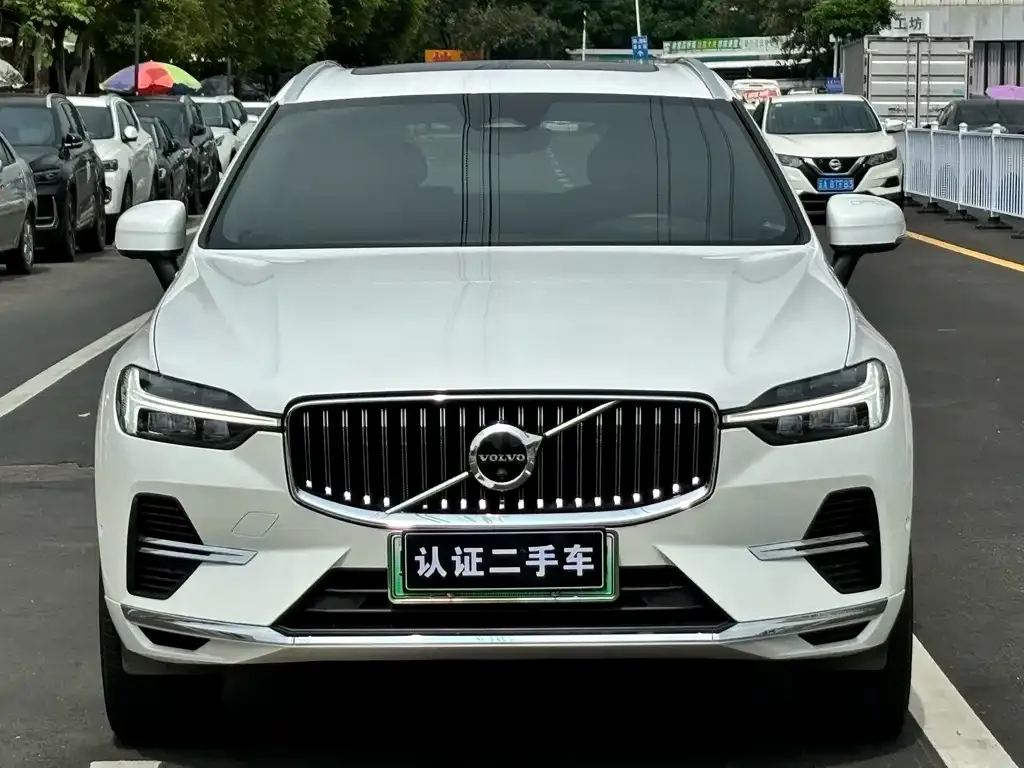 Volvo XC60 PHEV — фото 8