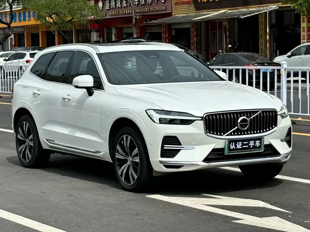 Volvo XC60 PHEV — фото 5