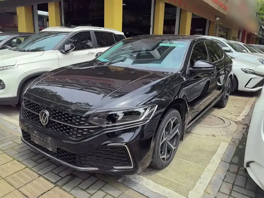 Volkswagen Passat — фото 1