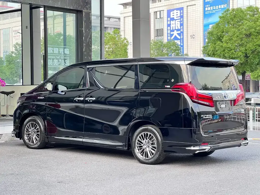 Toyota Alphard — фото 4