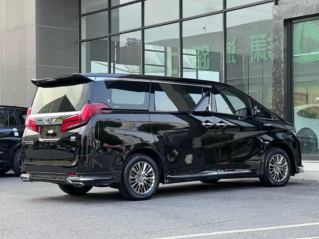 Toyota Alphard — фото 6