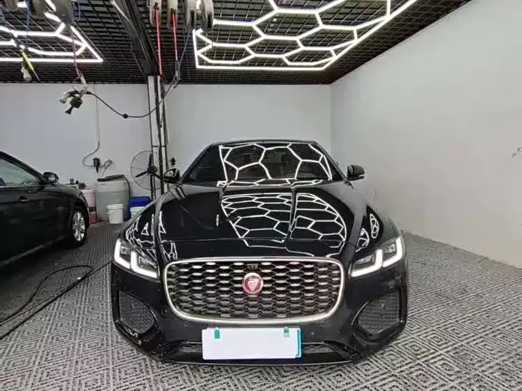 Jaguar XFL — фото 1