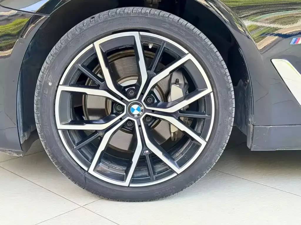 BMW 5 Series — фото 4