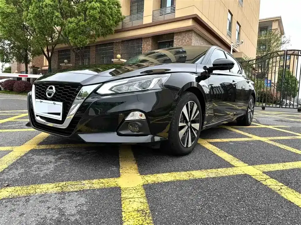 Nissan Teana — фото 1