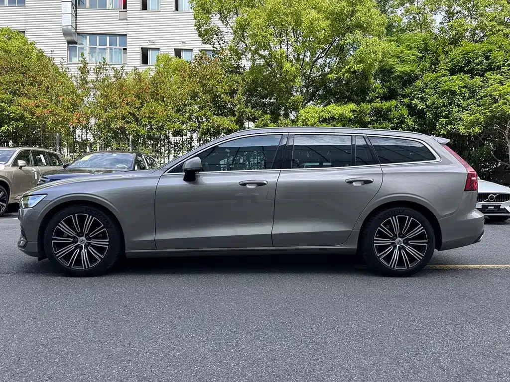 Volvo V60 — фото 8