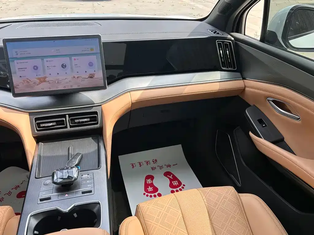 BYD L DM-i — фото 4