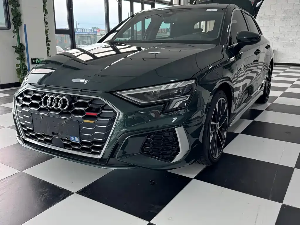 Audi A3 — фото 1