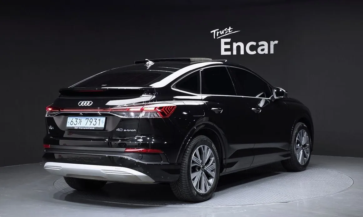 Audi Q4 e-tron — фото 2