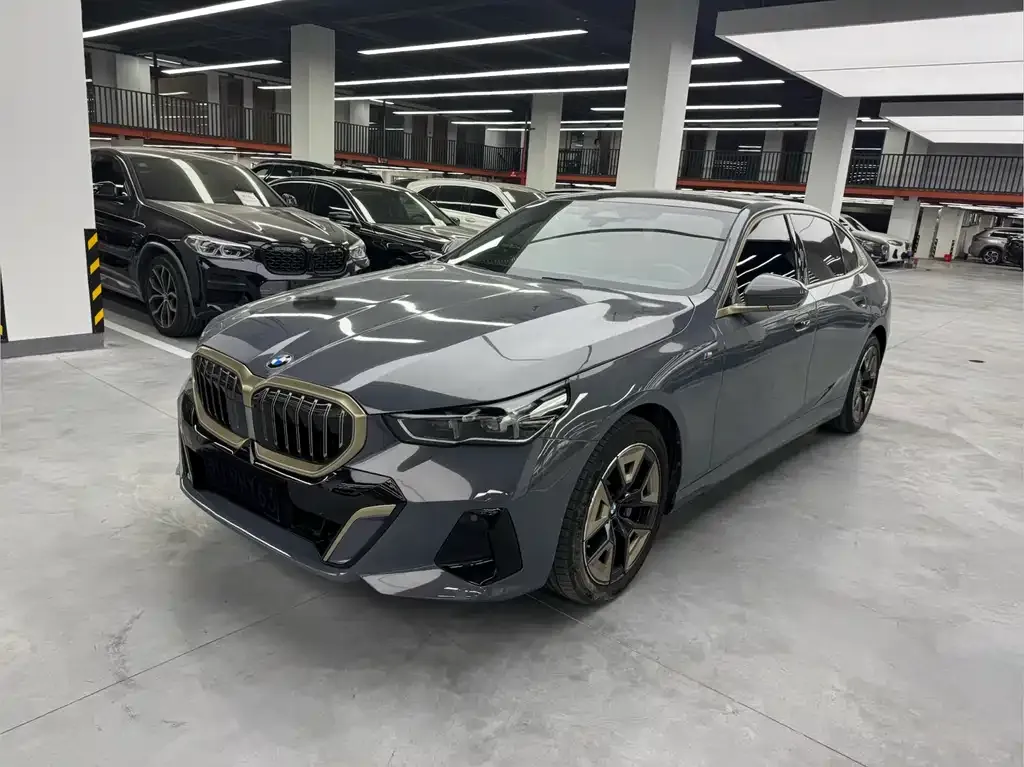 BMW 5 Series — фото 1