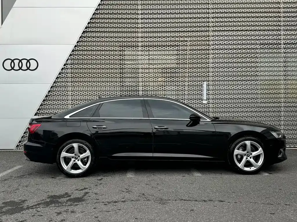 Audi A6L — фото 10