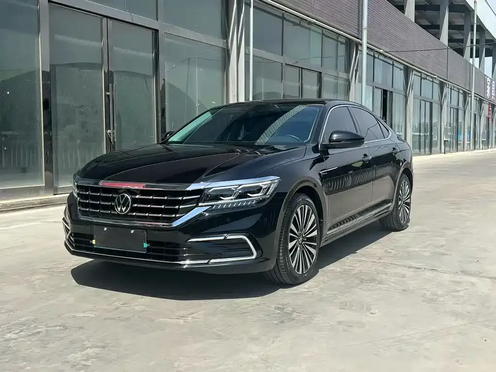 Volkswagen Passat — фото 1