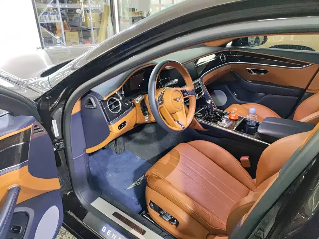 Bentley Flying Spur — фото 4