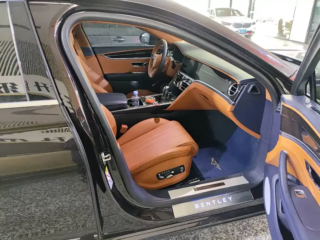 Bentley Flying Spur — фото 6