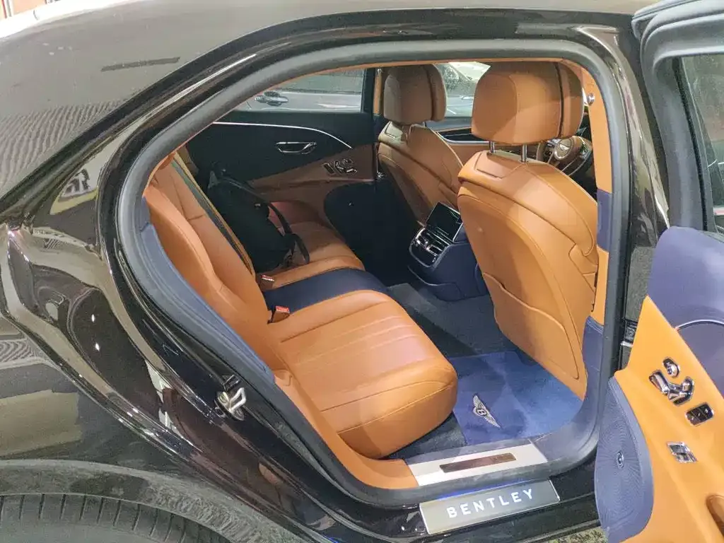 Bentley Flying Spur — фото 2