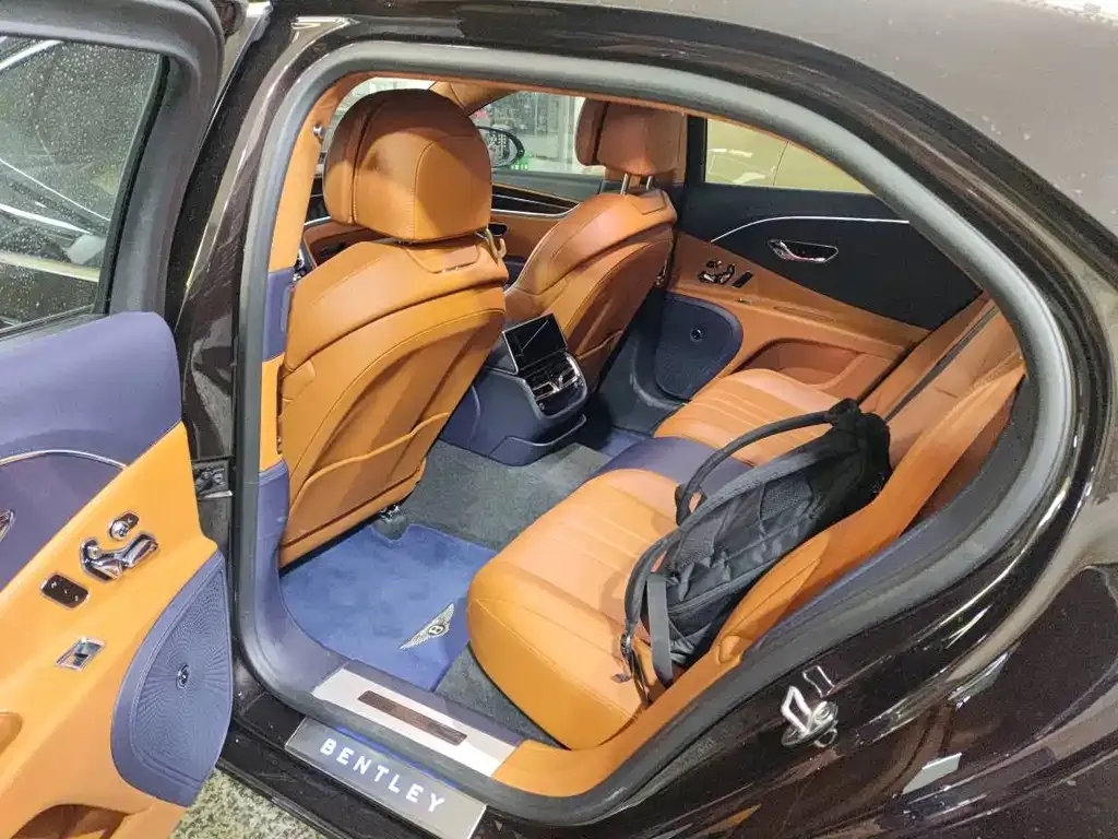 Bentley Flying Spur — фото 3