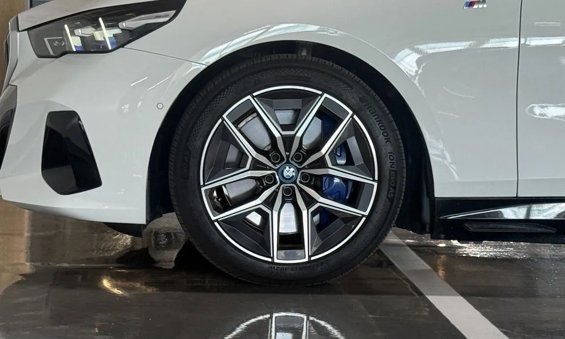 BMW i5 — фото 5