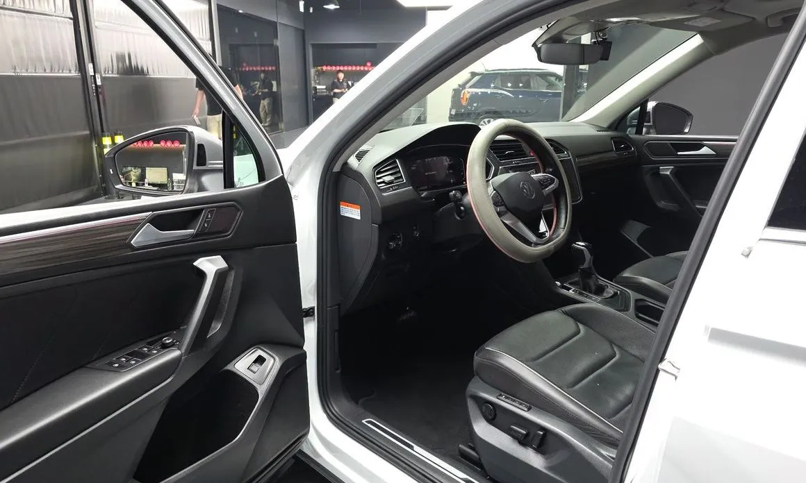 Volkswagen Tiguan — фото 8