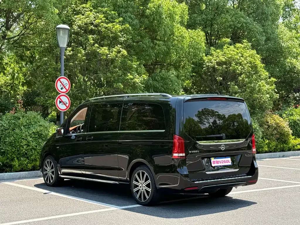 Mercedes-Benz V-Class — фото 10