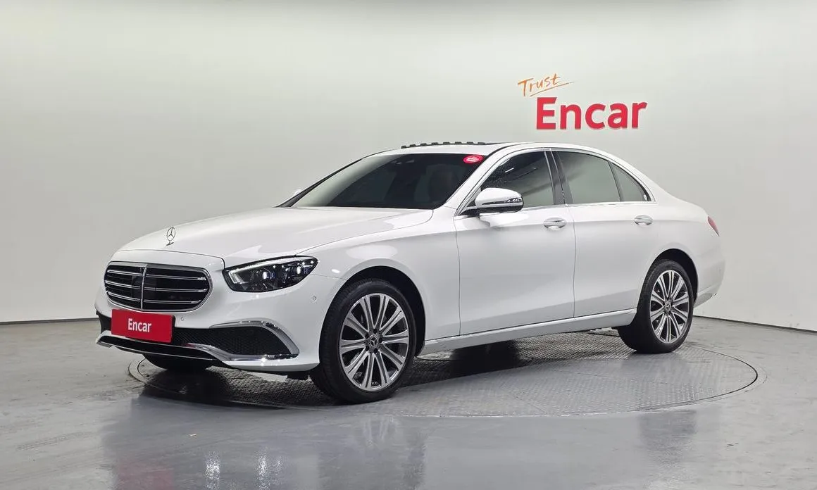 Mercedes-Benz E-Class — фото 1