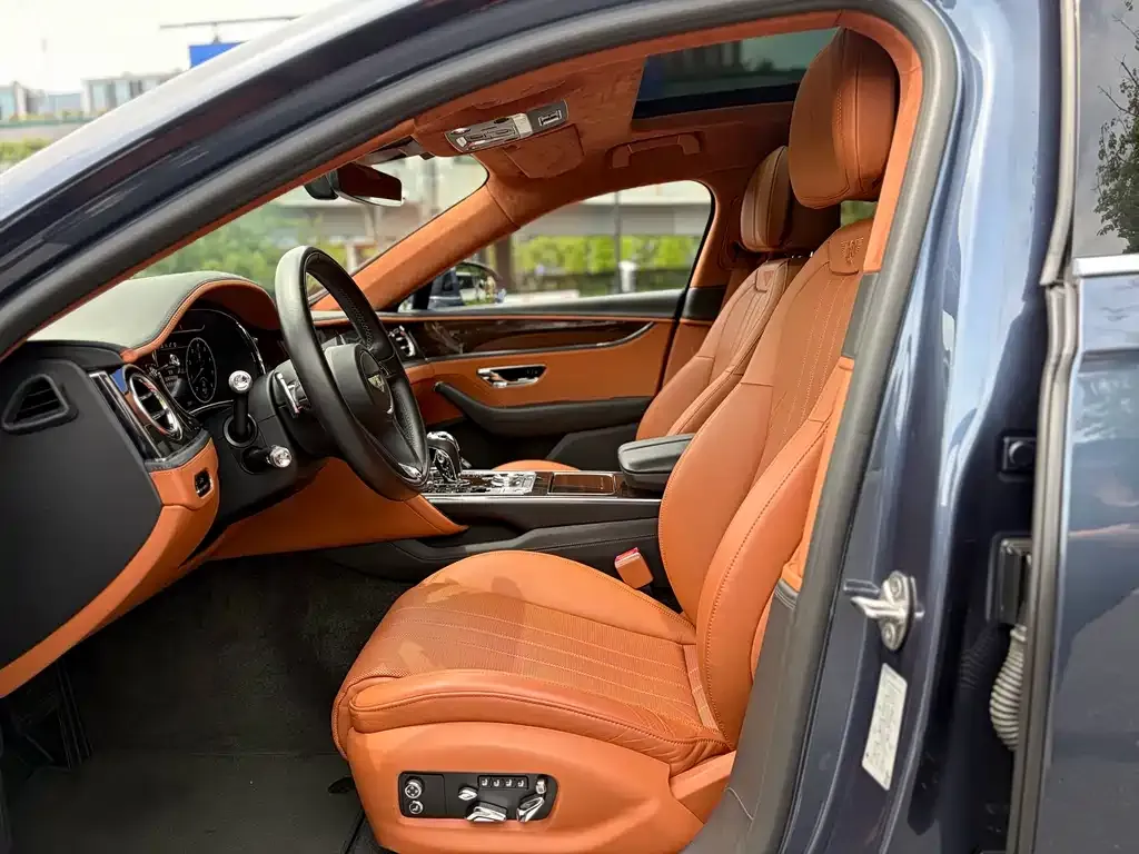 Bentley Flying Spur — фото 2