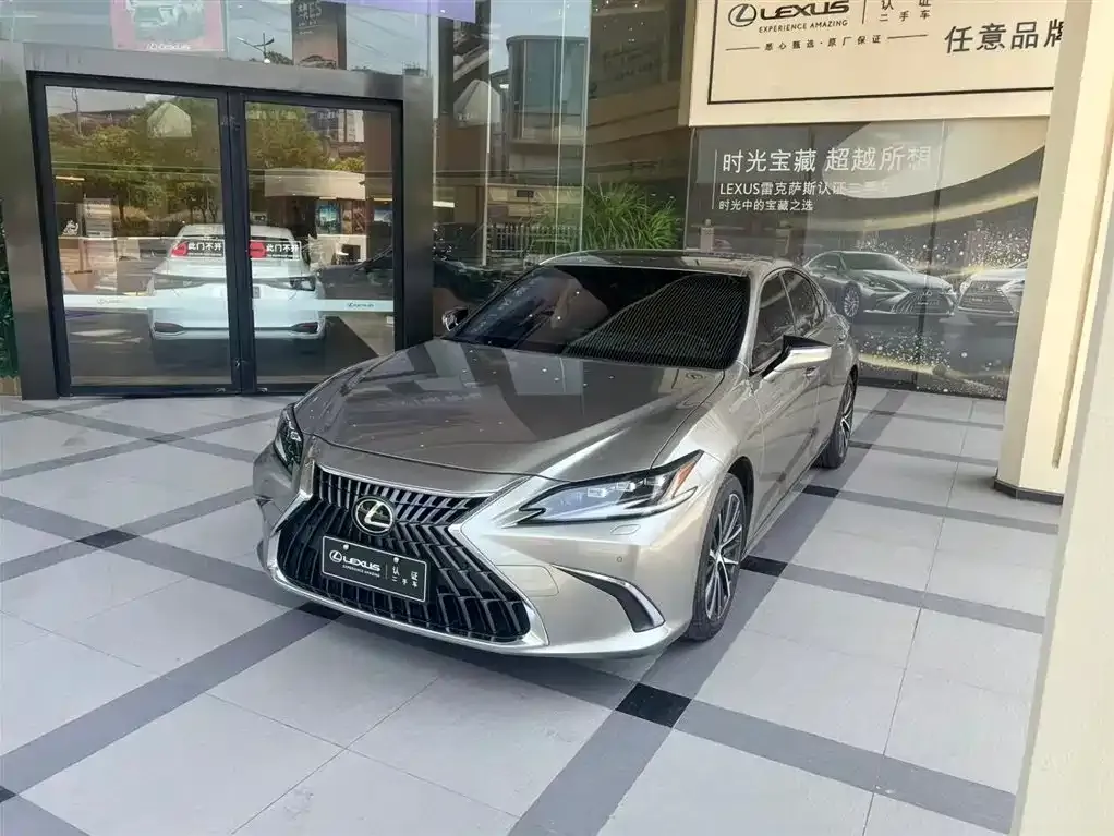 Lexus ES — фото 1
