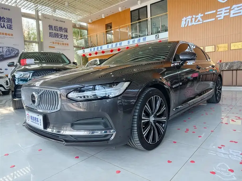 Volvo S90 — фото 1