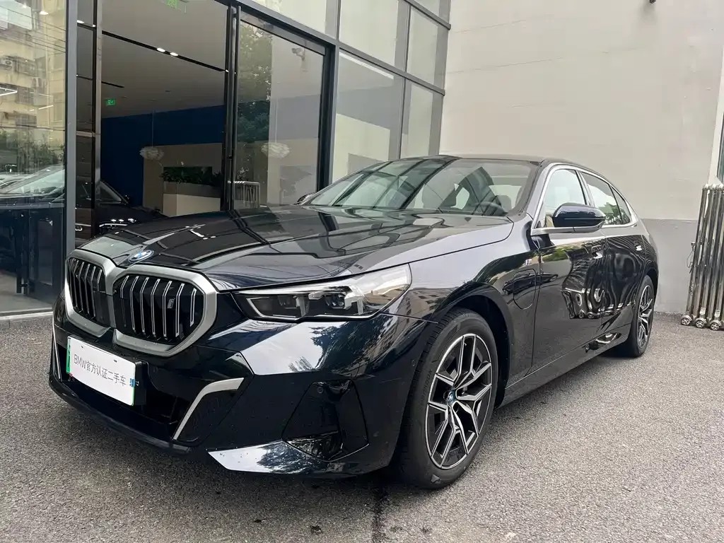 BMW i5 — фото 1